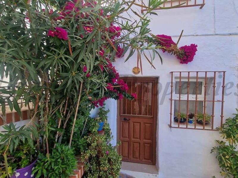 городская тюрьма продается в Sedella, Málaga
