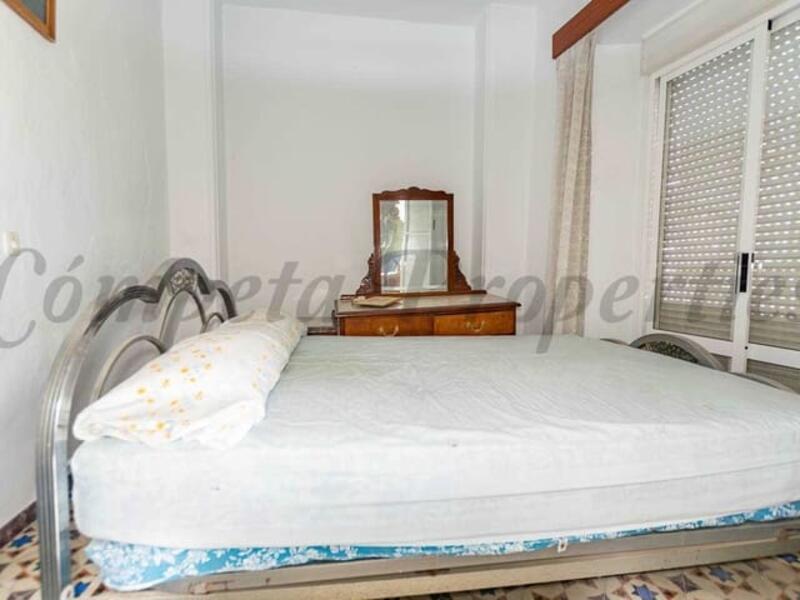 5 bedroom Townhouse for sale