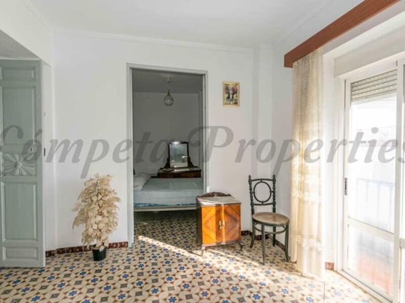 5 bedroom Townhouse for sale