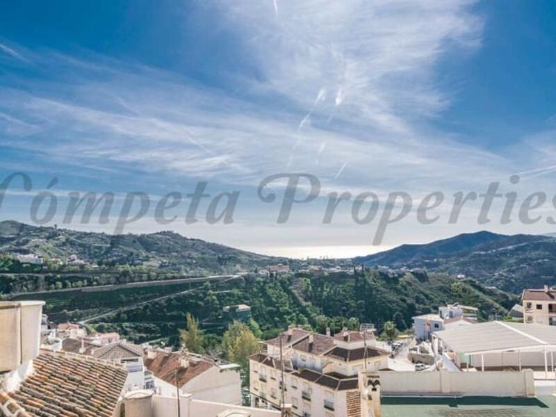 5 bedroom Townhouse for sale