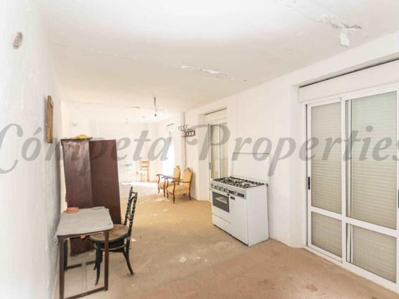 5 bedroom Townhouse for sale