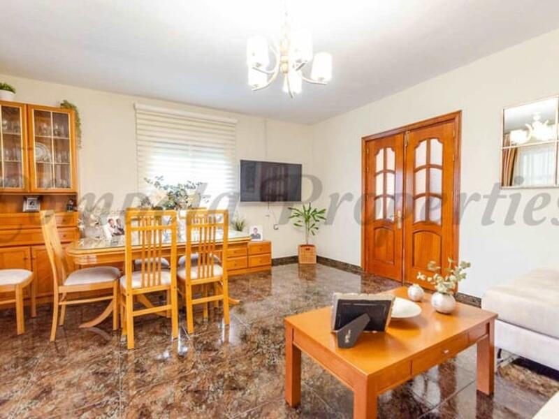 3 slaapkamer Gezinswoning Te koop