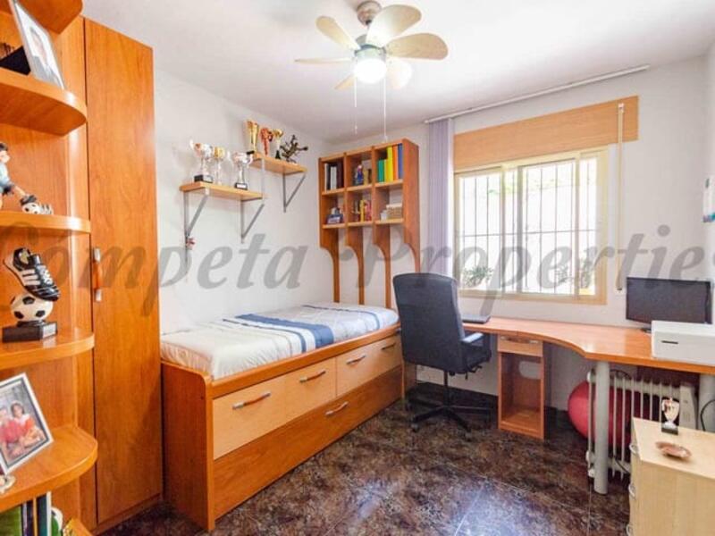 3 slaapkamer Gezinswoning Te koop