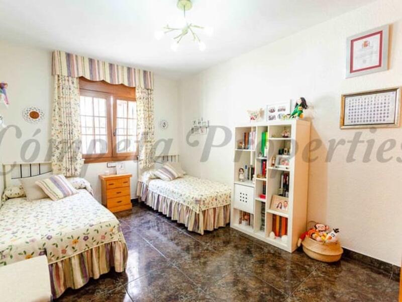 3 slaapkamer Gezinswoning Te koop