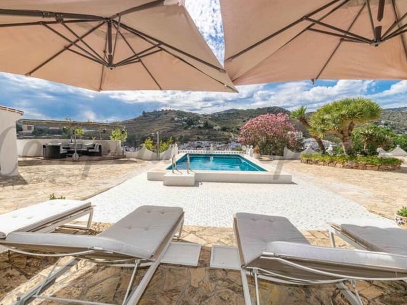5 bedroom Country House for sale