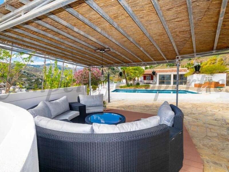 5 bedroom Country House for sale