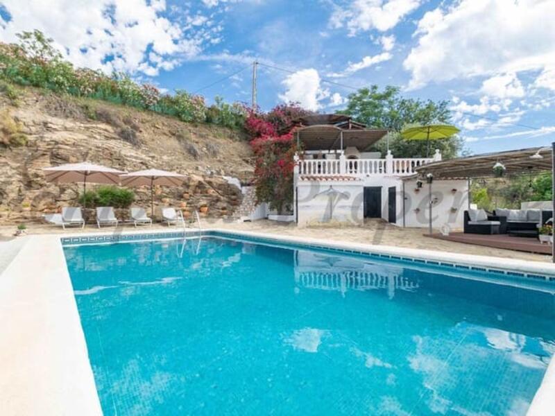 5 bedroom Country House for sale