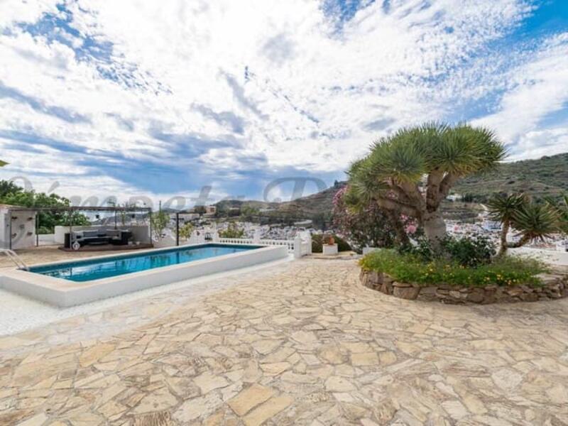 5 bedroom Country House for sale