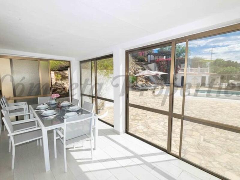 5 bedroom Country House for sale
