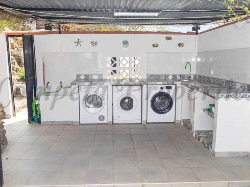5 bedroom Country House for sale