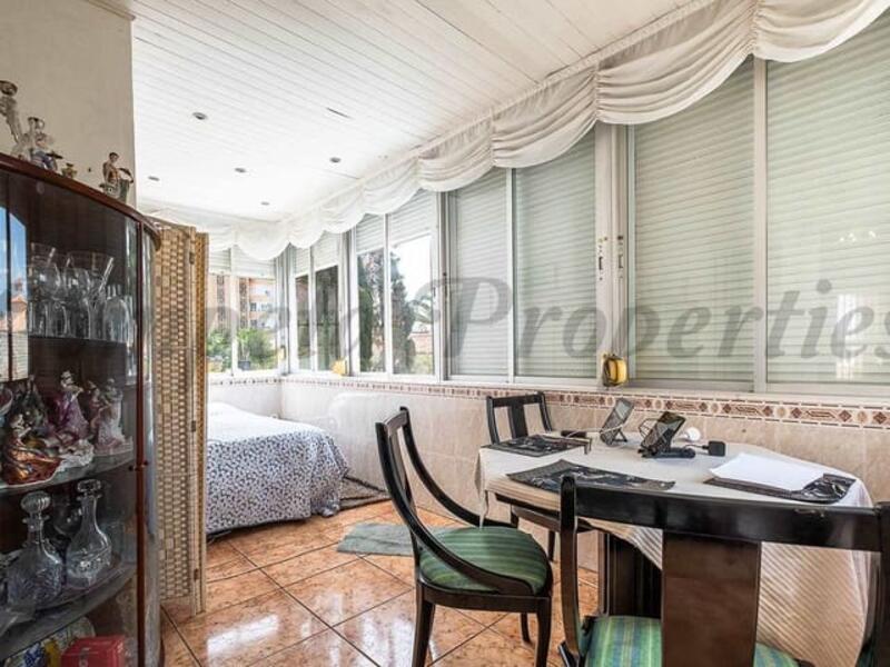2 slaapkamer Gezinswoning Te koop