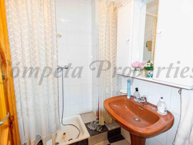 2 slaapkamer Gezinswoning Te koop