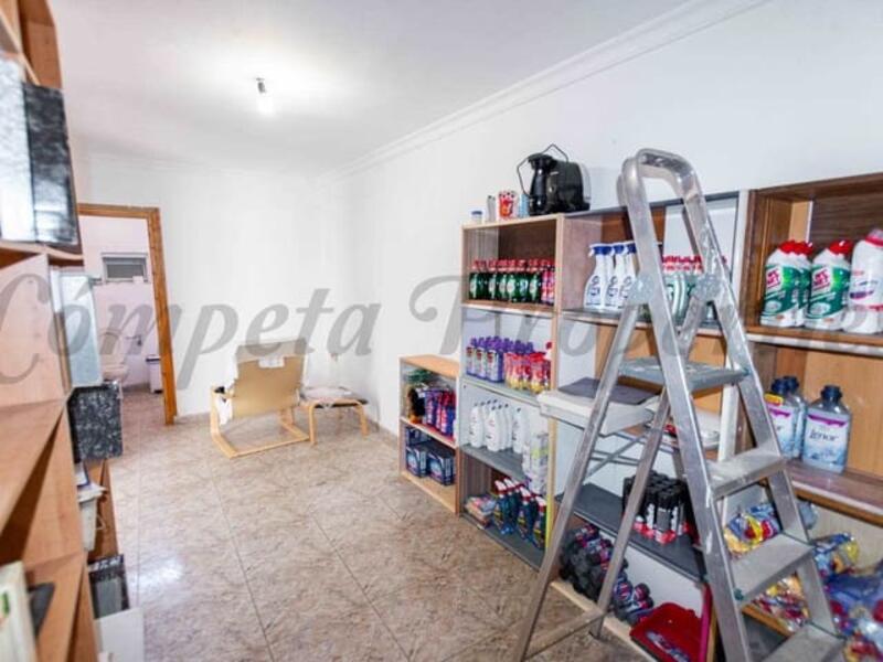 2 slaapkamer Gezinswoning Te koop