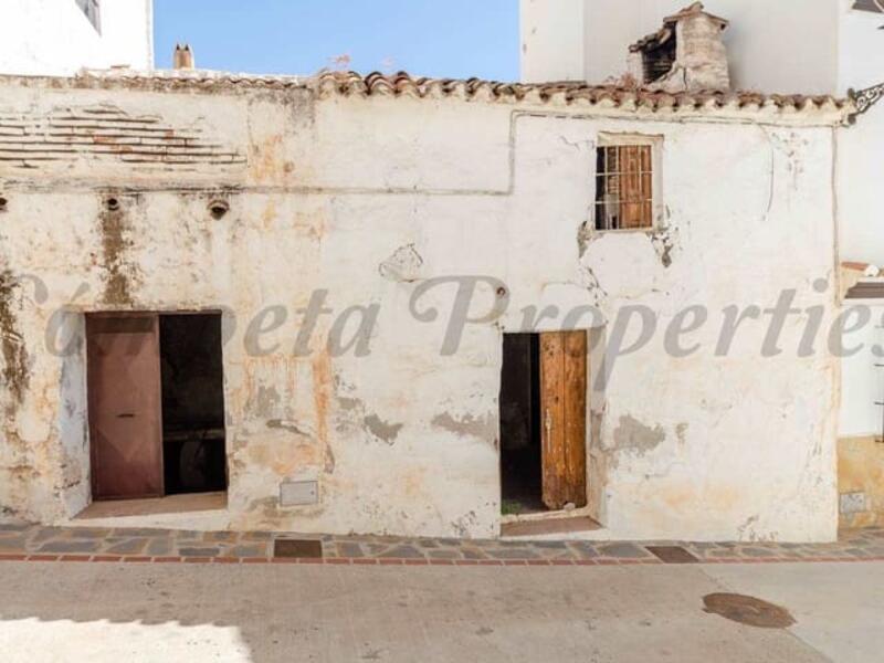 Adosado en venta en Sedella, Málaga