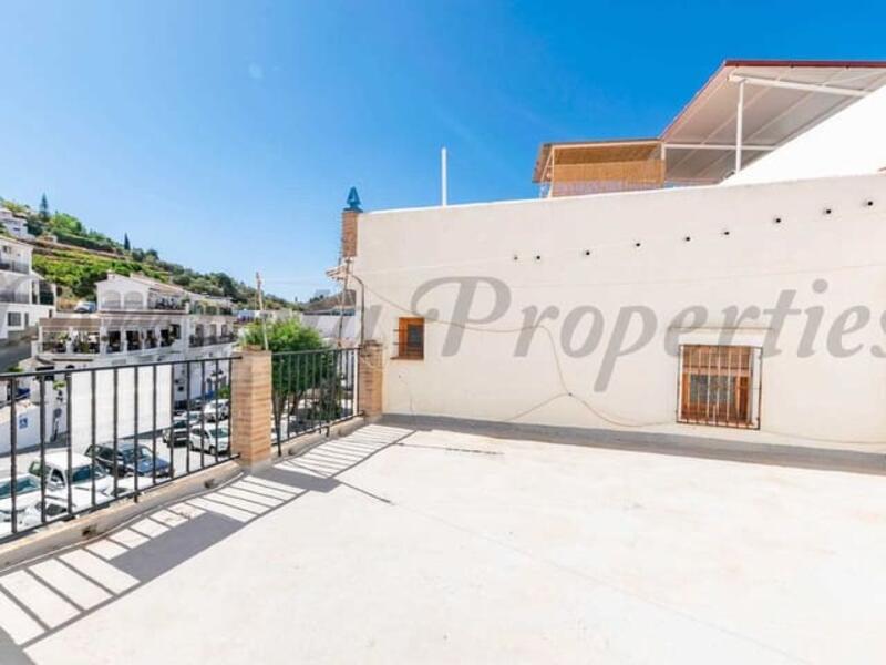 3 bedroom Townhouse for sale