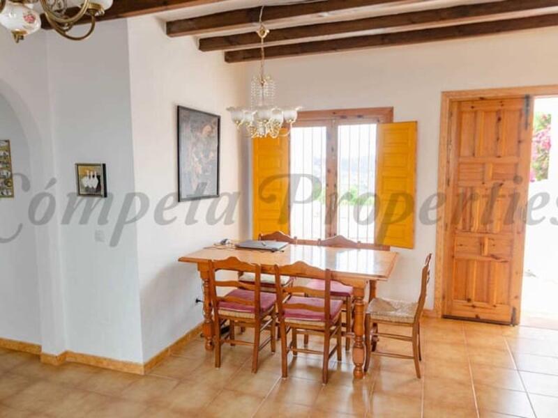 2 bedroom Townhouse for sale