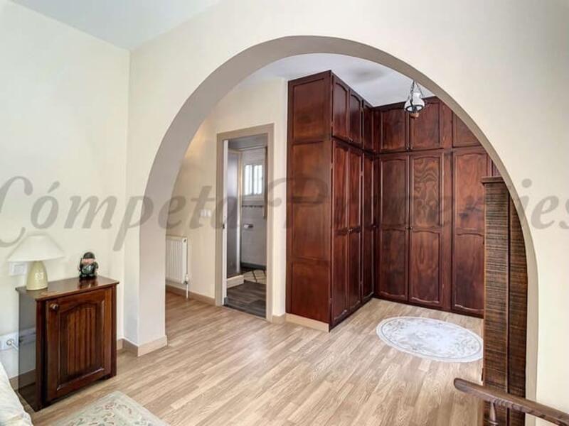 4 bedroom Country House for sale