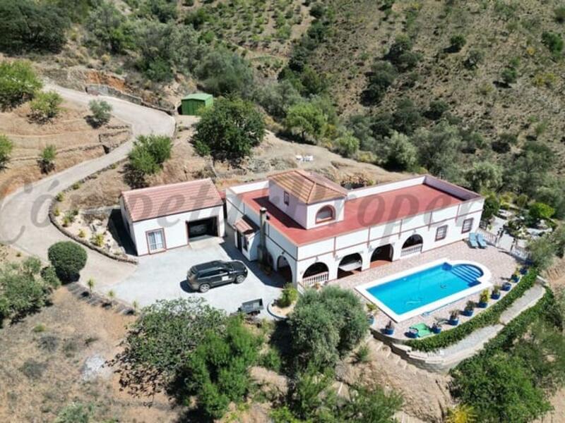 4 bedroom Country House for sale