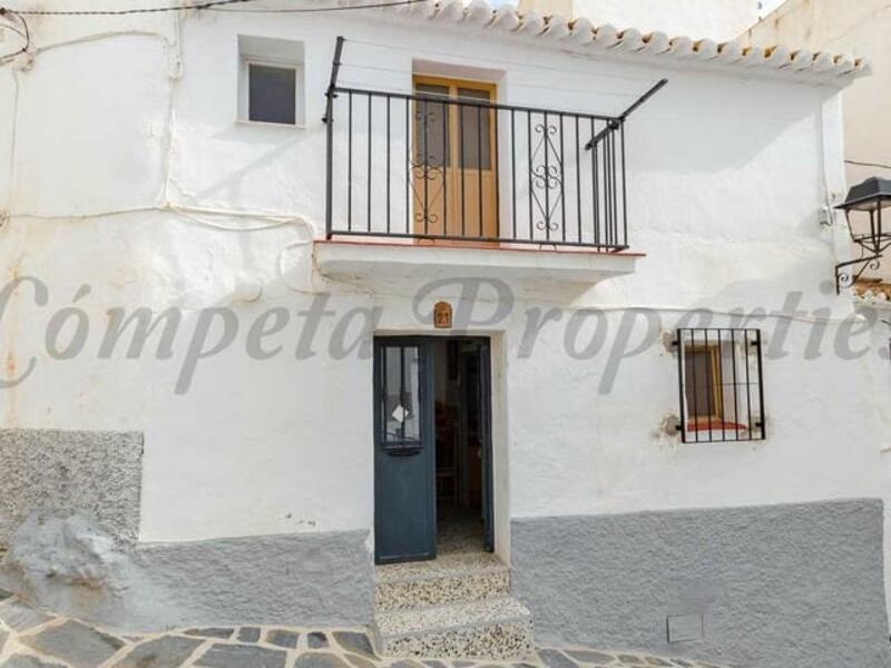 городская тюрьма продается в Canillas de Aceituno, Málaga