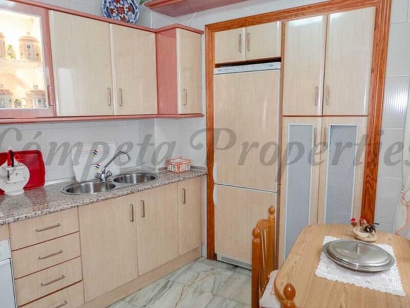 4 спальная комната городская тюрьма продается