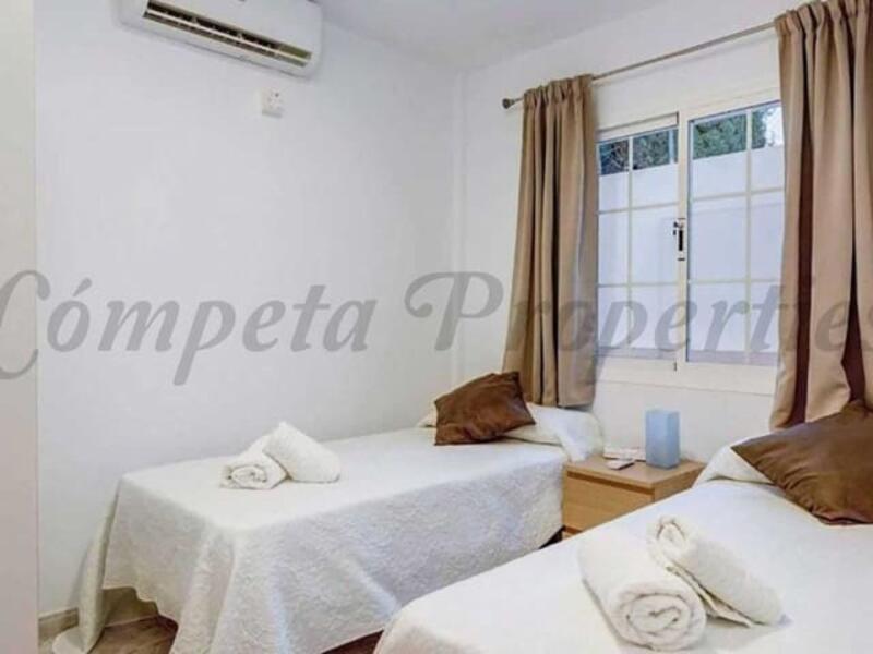 6 bedroom Townhouse for sale
