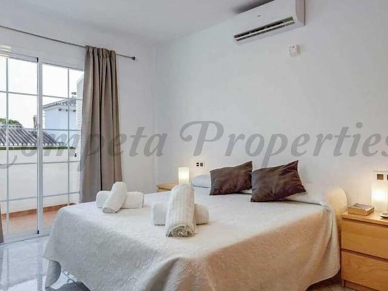 6 bedroom Townhouse for sale