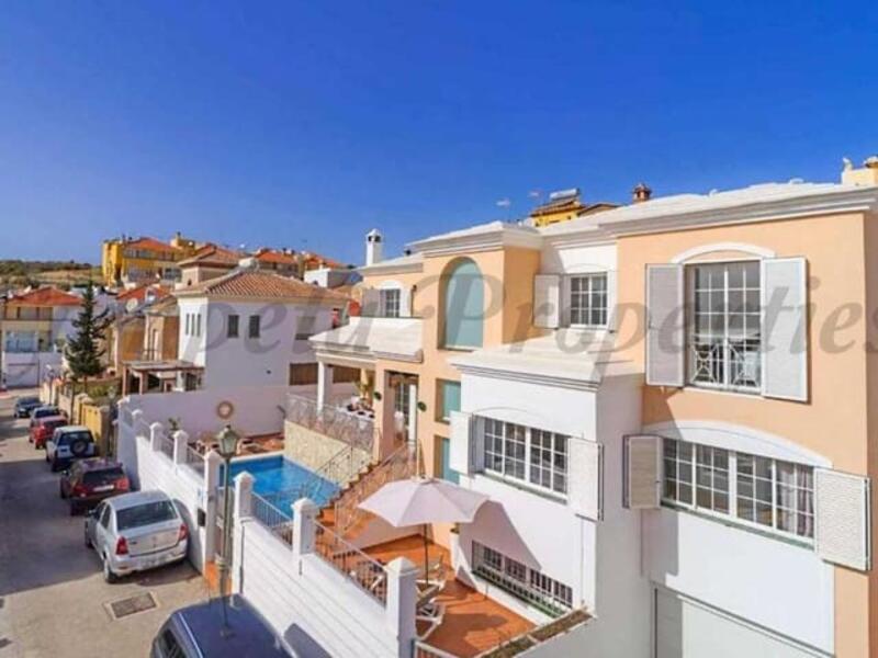 6 bedroom Townhouse for sale
