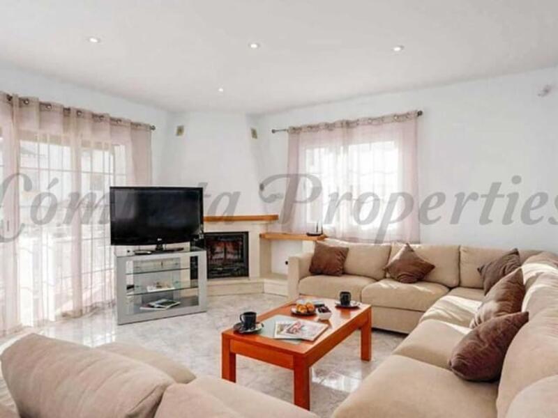 6 bedroom Townhouse for sale