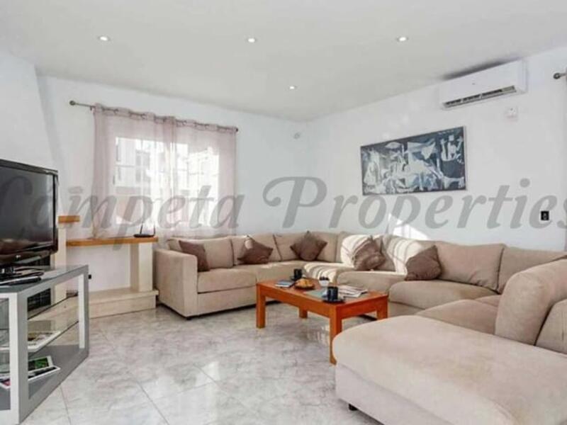6 bedroom Townhouse for sale