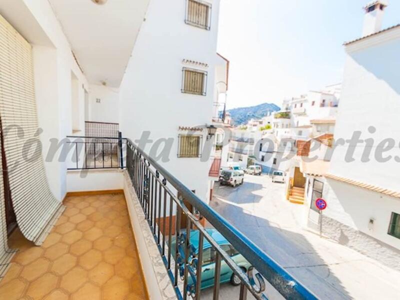 4 bedroom Townhouse for sale