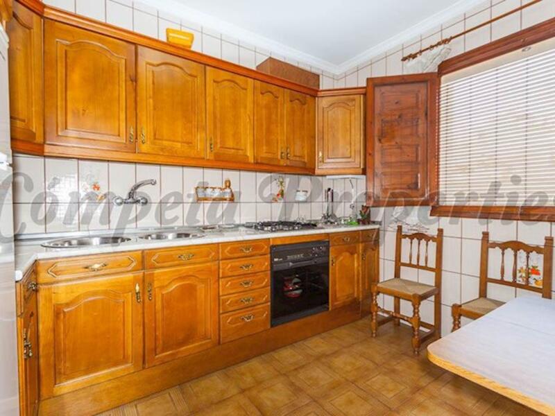 4 bedroom Townhouse for sale