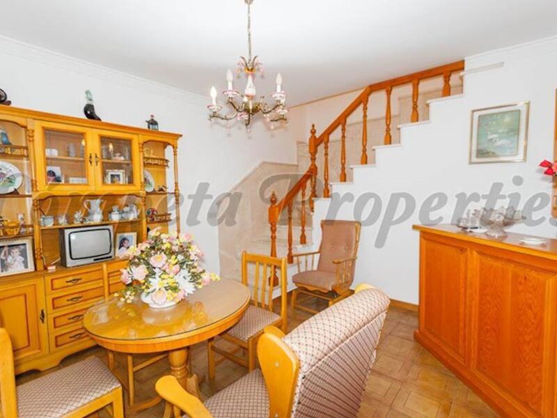 4 bedroom Townhouse for sale