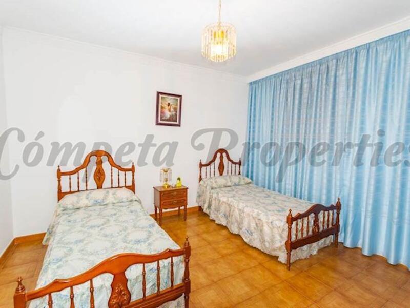 4 bedroom Townhouse for sale