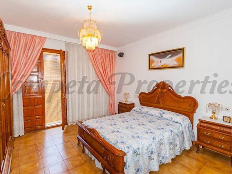 4 bedroom Townhouse for sale