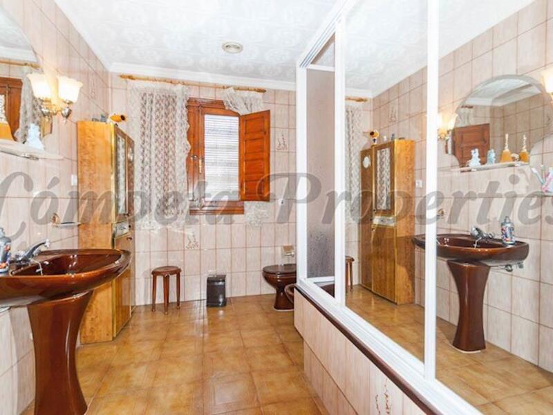 4 bedroom Townhouse for sale