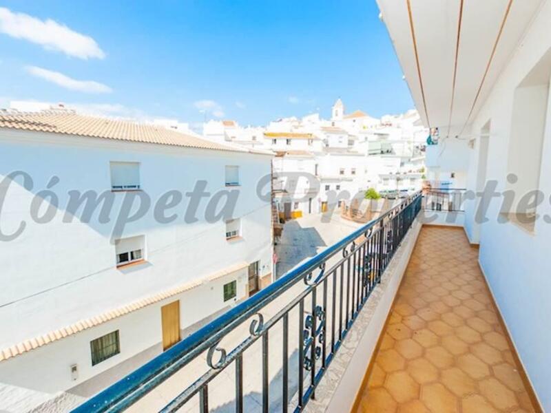 4 bedroom Townhouse for sale
