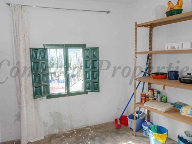 4 bedroom Townhouse for sale