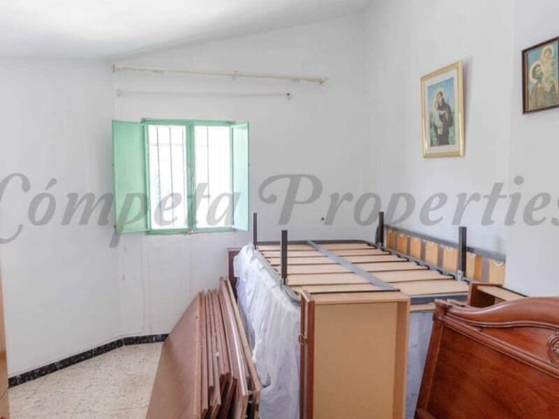 4 bedroom Townhouse for sale