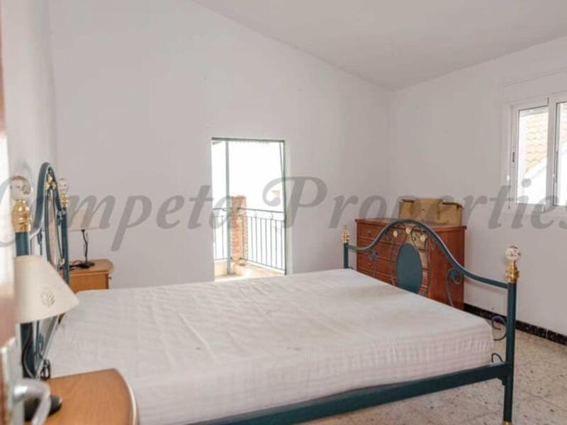 4 bedroom Townhouse for sale