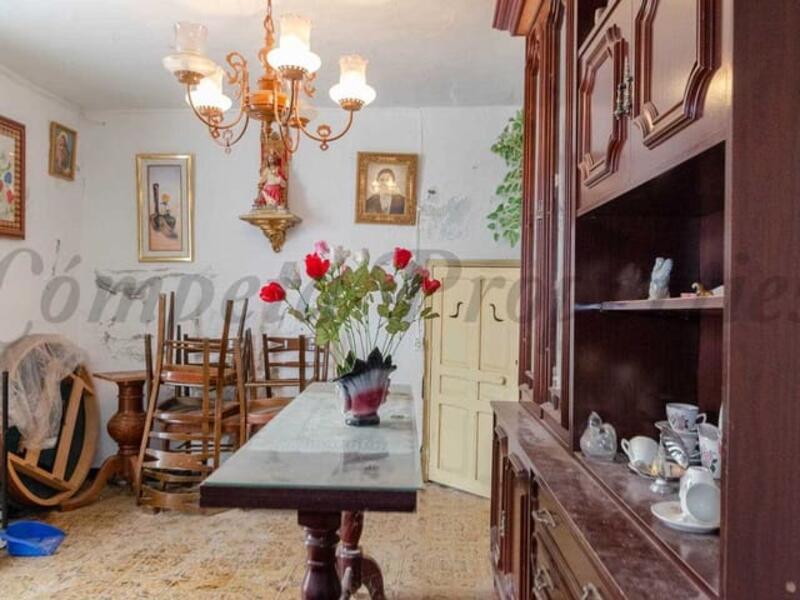 4 bedroom Townhouse for sale