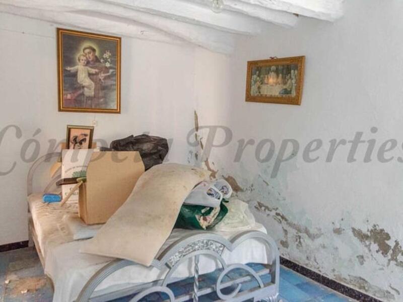 4 bedroom Townhouse for sale