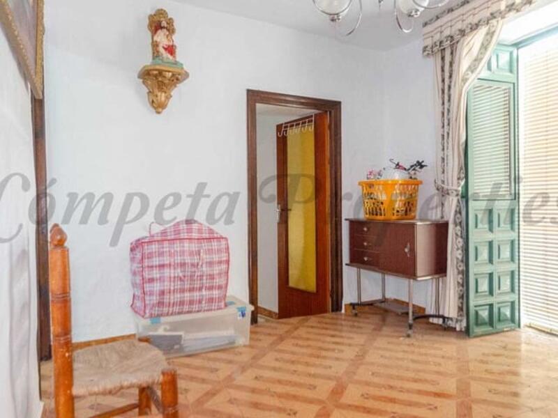 4 bedroom Townhouse for sale