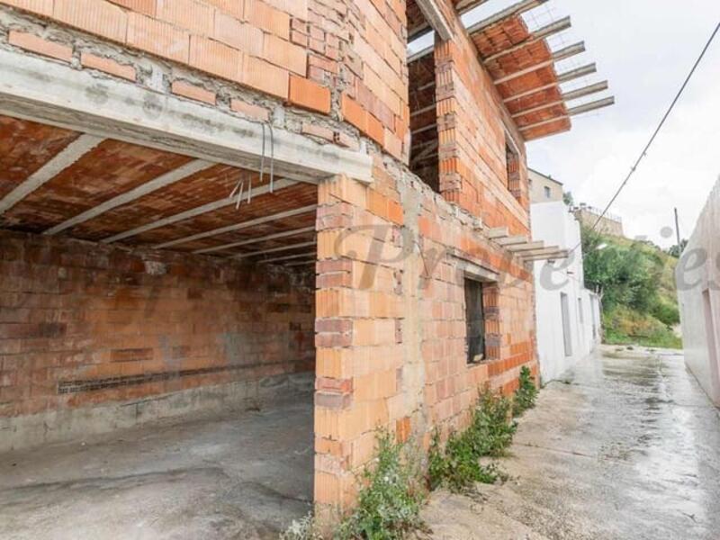 2 bedroom Townhouse for sale