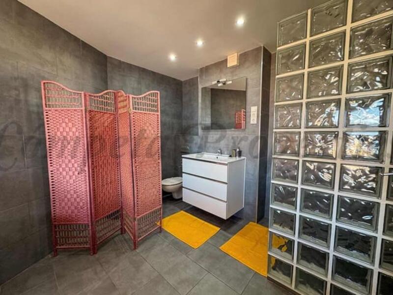 3 спальная комната квартира продается