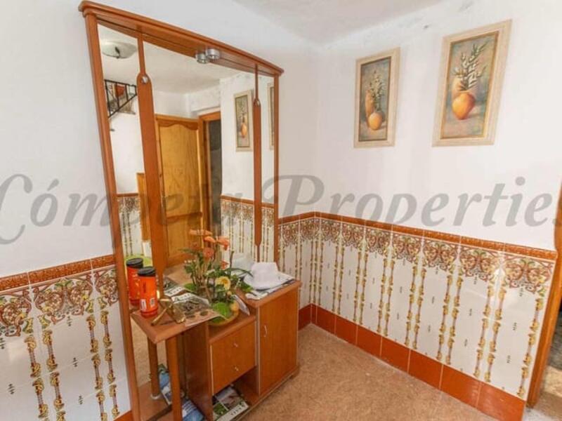 4 спальная комната городская тюрьма продается