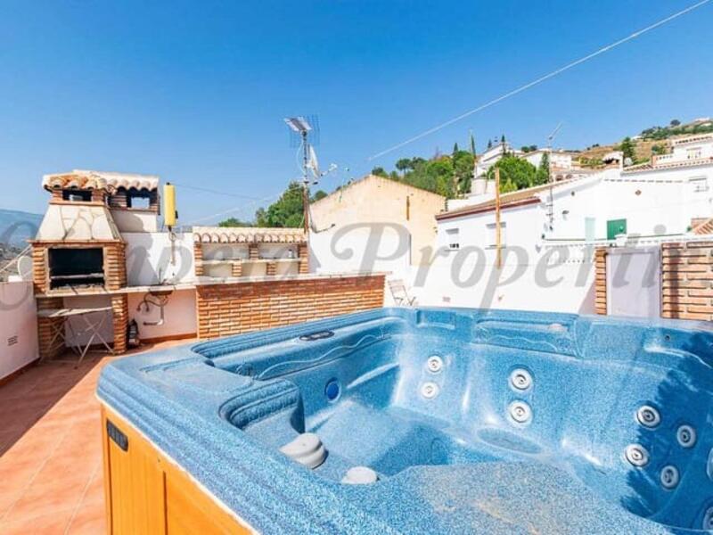 Apartment for sale in Sayalonga, Málaga