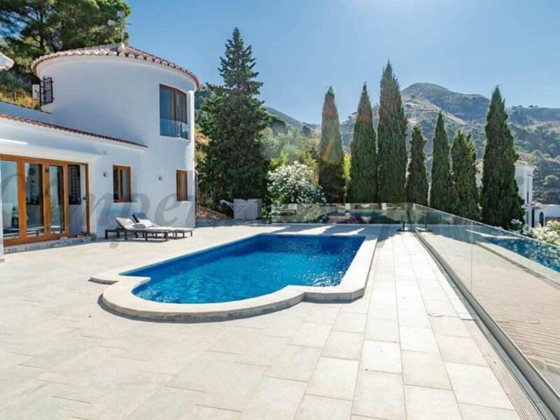 Villa for sale in Competa, Málaga