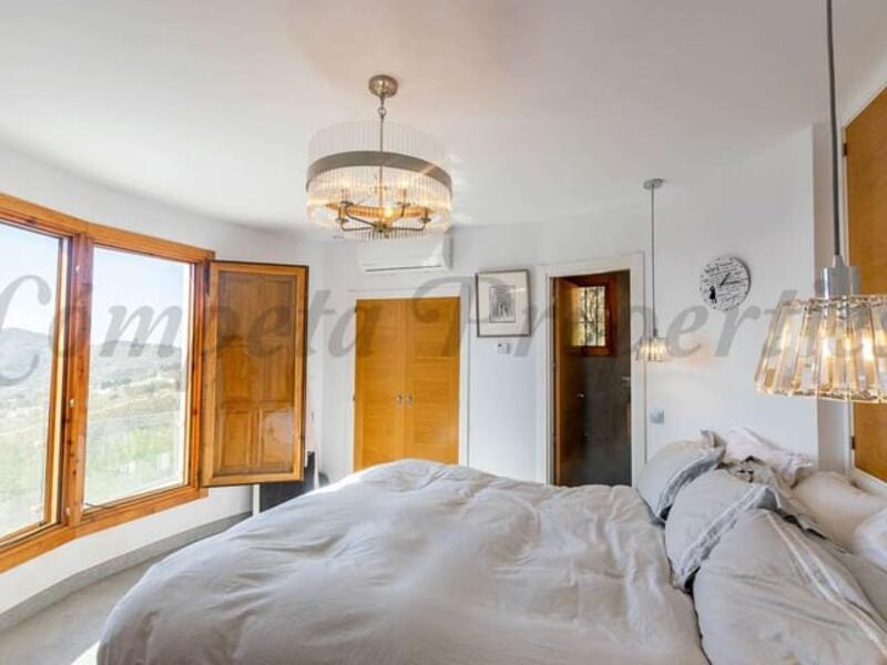 5 bedroom Villa for sale