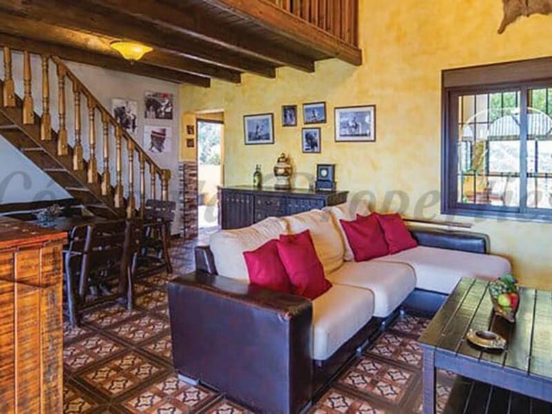 2 bedroom Country House for Long Term Rent