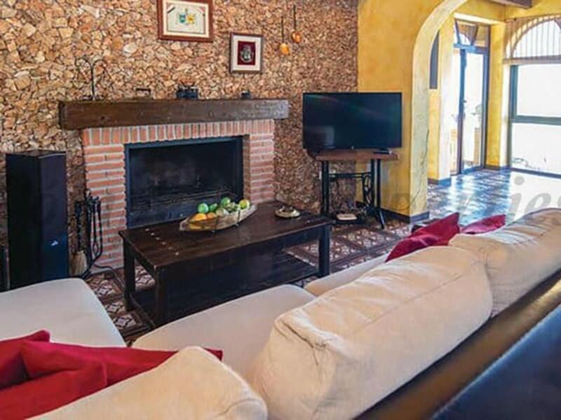 2 bedroom Country House for Long Term Rent